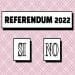 Uno sfondo a motivi rosa presenta il testo nero in grassetto "REFERENDUM 2022" nella parte superiore. Sotto ci sono due riquadri con la dicitura "SÍ" a sinistra e "NO" a destra, alludendo a un referendum abrogativo. Sul lato sinistro è scritta verticalmente la frase "LEGGO ALGARVE".