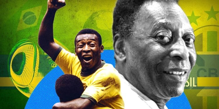 Un vibrante collage presenta due immagini di un uomo gioioso, presumibilmente il leggendario Pelé. La sinistra lo mostra mentre festeggia una vittoria in maglia gialla. A destra è un primo piano del suo iconico sorriso. Lo sfondo include la bandiera brasiliana e una grafica legata al calcio, che cattura lo spirito immortale di Pelé attraverso la lingua portoghese.