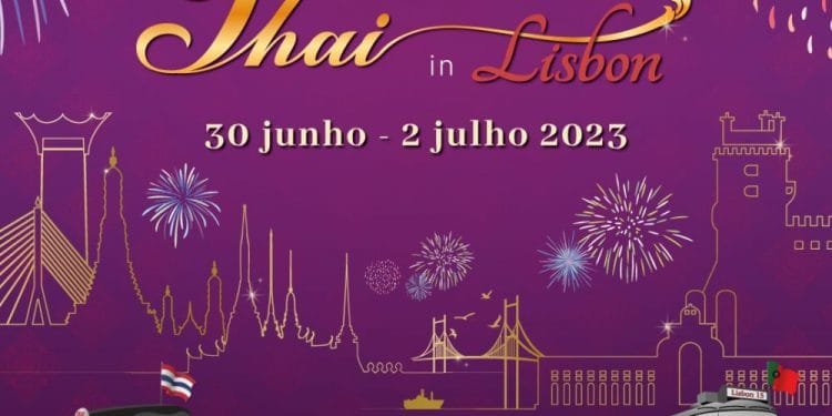 Poster promozionale per il Festival Thailandia Lisbona, tenutosi dal 30 giugno al 2 luglio 2023. Include elementi colorati come un tuk-tuk, un tram di Lisbona, fuochi d'artificio, monumenti, loghi degli sponsor e bandierine decorative. Il testo scritto è in inglese e portoghese.