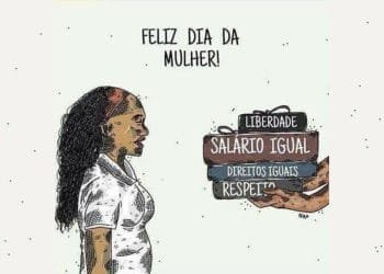 Illustrazione di una donna con i capelli ricci in piedi di profilo e sorridente. In Portogallo la festa della donna si è il testo sopra recita "Feliz Dia da Mulher! Di fronte a lei c'è una mano che regge quattro cartelli: "Liberdade" (Libertà), "Salário Igual" (Parità di retribuzione), "Direitos Iguais" (Parità di diritti) e "Respeito" (Rispetto).