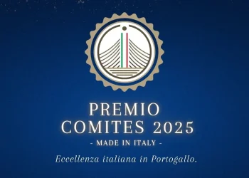 Un'immagine caratterizzata dal logo del Premio COMITES Made in Italy con al centro il disegno stilizzato di un ponte. Il logo comprende i colori verde, bianco e rosso, che rappresentano la bandiera italiana. Il testo recita "Premio Comites Portogallo" nell'angolo in alto a sinistra e "Prima Edizione" in basso.