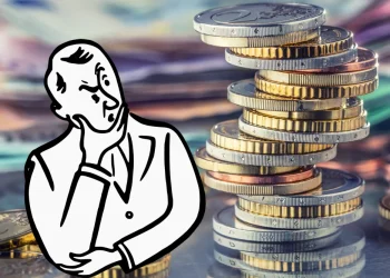 Un'immagine disegnata a mano di un uomo in giacca e cravatta, che appoggia il mento sulla mano e sembra pensieroso, è posta su uno sfondo con una pila di varie monete da 5€. La scena suggerisce contemplazione o processo decisionale relativo a denaro o questioni finanziarie.