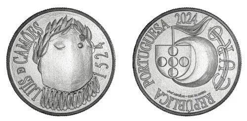 Una coppia di monete commemorative portoghesi da 5 euro. La moneta a sinistra presenta una faccia in rilievo con una corona e il testo "LUÍS DE CAMÕES 1524". La moneta a destra mostra uno scudo portoghese stilizzato, l'anno "2024" e il testo "REPÚBLICA PORTUGUESA".
