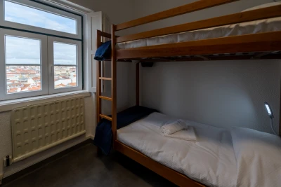 Un letto a castello e una finestra che da su Lisbone, è il nuovo centro accoglienza senzatetto a Lisbona