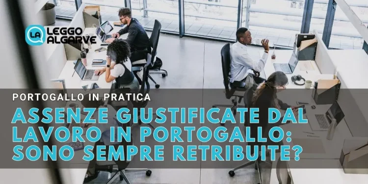 Il testo in sovrimpressione in italiano spiega se le assenze giustificate dal lavoro in Portogallo sono sempre garantite. Quattro persone lavorano alle scrivanie di un ufficio moderno con grandi finestre.