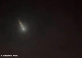 Il meteorite che durante la notte ha illuminato il cielo del Portogallo.
