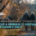 Due adulti anziani camminano mano nella mano lungo un sentiero del parco circondato da alberi autunnali. La scena pacifica, con foglie cadute e luce soffusa, è caratterizzata da un testo italiano in sovrimpressione sulla stanchezza invernale e la solitudine in gennaio.
