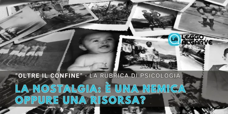 Un collage di vecchie foto di famiglia in bianco e nero, alcune con bambini e neonati, presenta un titolo italiano - "La nostalgia nemica risorsa" - come tema di copertina. Nell'immagine compare il logo di Leggo Algarve.