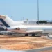 Il Boeing 727 abbandonato all'aeroporto di Faro in Algarve.